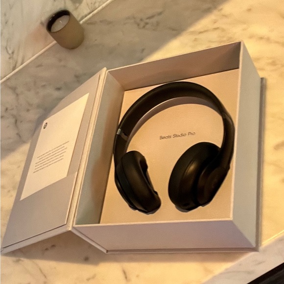 Beats by Dre Studio Pro Wireless Noise Cancelling Over the Ear Headphones Black - Picture 4 of 4